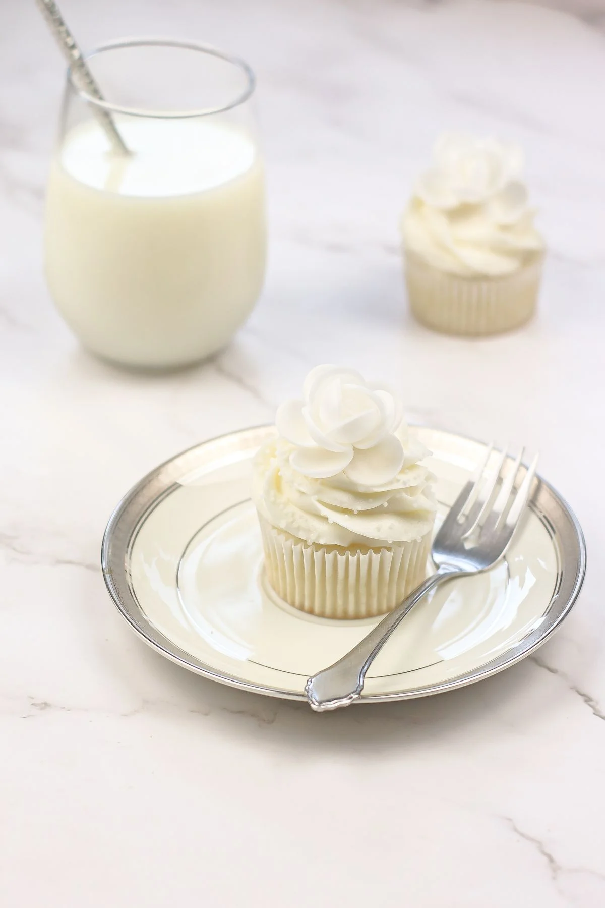 White Wedding Cake Cupcakes