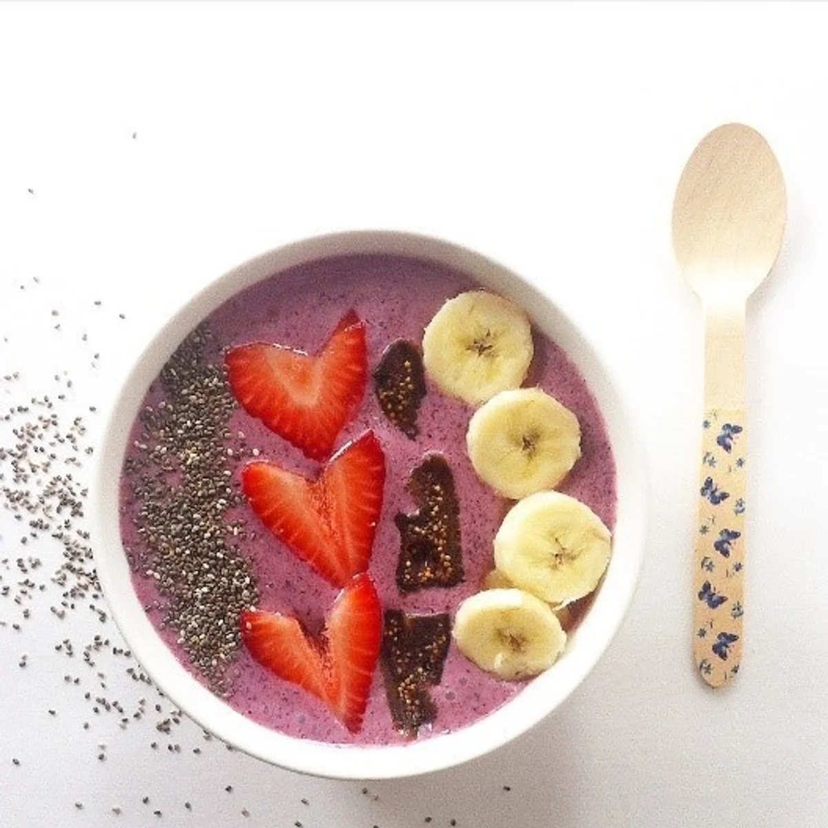 Berry Chia Smoothie Bowl