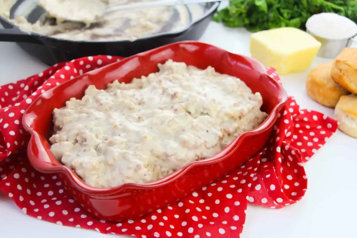 Homemade Country Gravy with Sausage