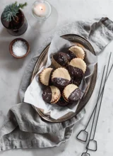S’Mores Sandwich Cookies With Salted Caramel