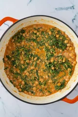 15-Minutes Spinach and Chickpea Curry 
