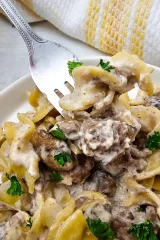 Easy Ground Beef Stroganoff Casserole