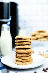 Air-Fryer Bakery-Style Chocolate Chip Cookies
