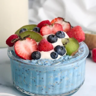 Blue Spirulina Overnight Oats