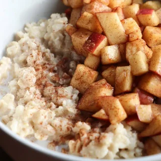 Easy Apple Cinnamon Oatmeal