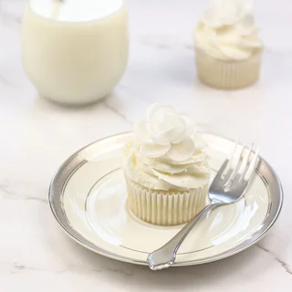 White Wedding Cake Cupcakes
