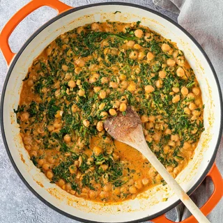 15-Minutes Spinach and Chickpea Curry