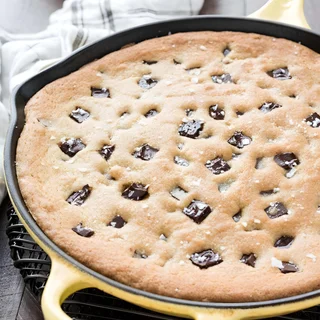 Skillet Chocolate Chip Cookie