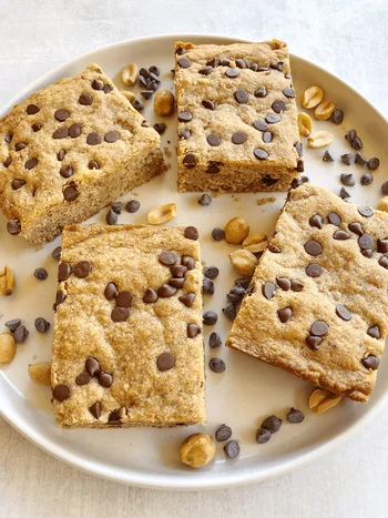 Vegan Blondies with Peanut Butter