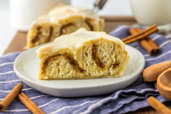 Cinnamon Roll Pie