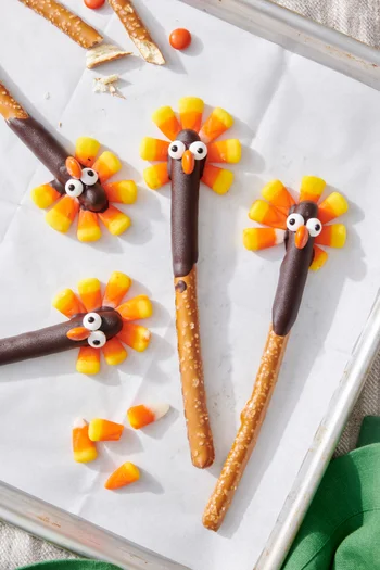 Thanksgiving Turkey Pretzels