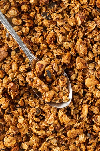 Granola With Less Sugar and Oil