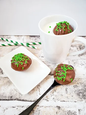 Irish Cream Hot Cocoa Bombs