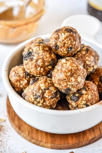 No-Bake Oatmeal Raisin Cookie Balls