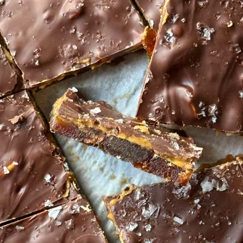 Snickers-Inspired Date Bark (No Bake)