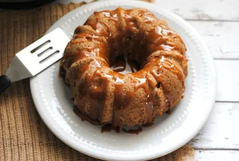 Instant Pot Caramel Apple Bundt Cake
