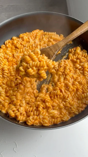 Pink Sauce Mac & Cheese
