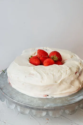 Easy Vanilla Cake with Strawberry Filling