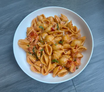 Tomato Basil Vodka Shells
